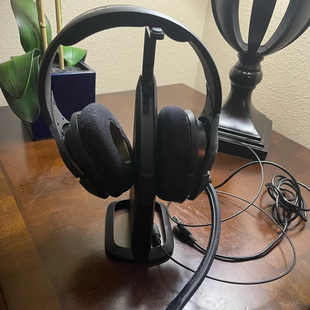 SkullCandy PS3 PS4 Bluetooth Gaming Headset with Microphone & Charging Station